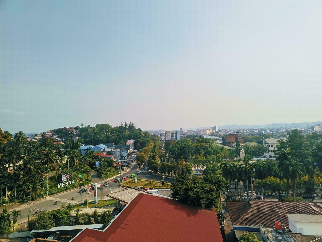 samarinda kalimantan Timour, Indonésie 17 octobre 2023. vue de le ville de samarinda de le Haut de le bâtiment photo