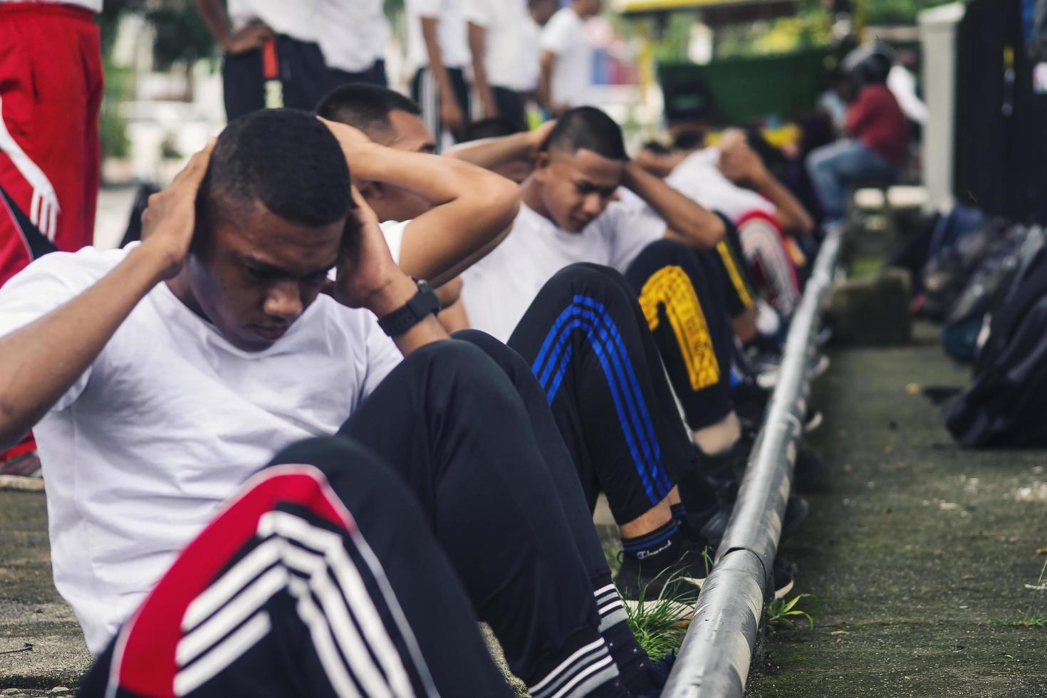 sorong, papouasie occidentale, indonésie 2021- candidats sous-officiers de la police indonésienne photo