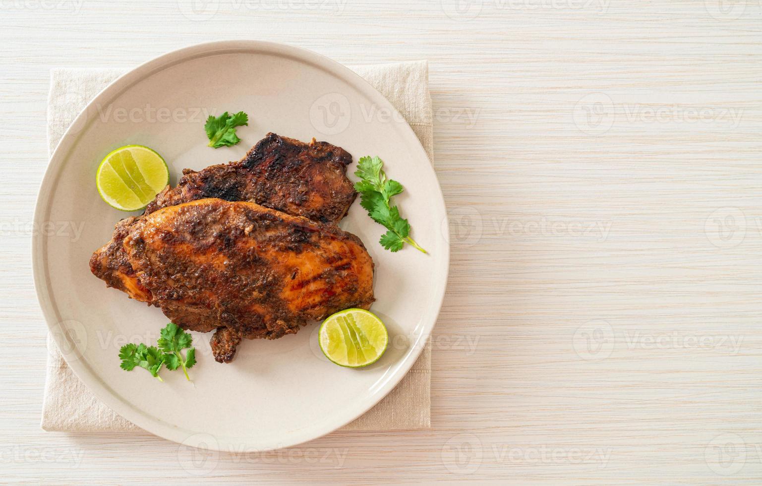 poulet jerk jamaïcain grillé épicé photo
