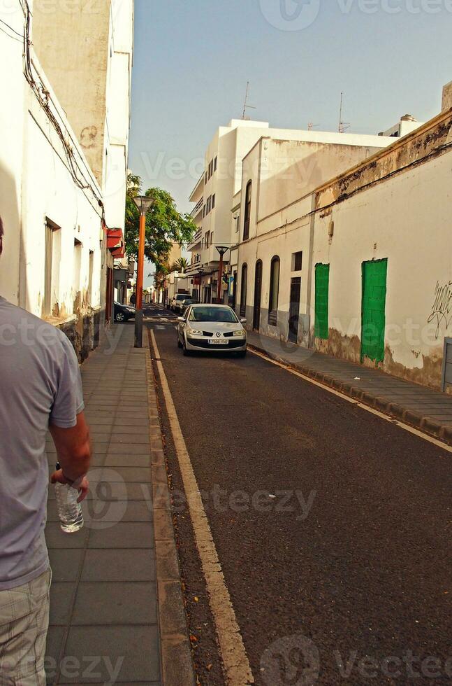 Urbain paysage de le Capitale de le canari île lanzarote arrecife dans Espagne sur une chaud été journée photo