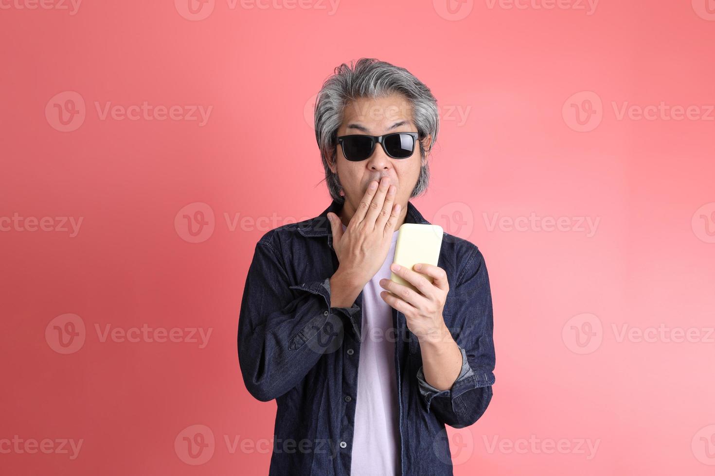 homme sur rose photo