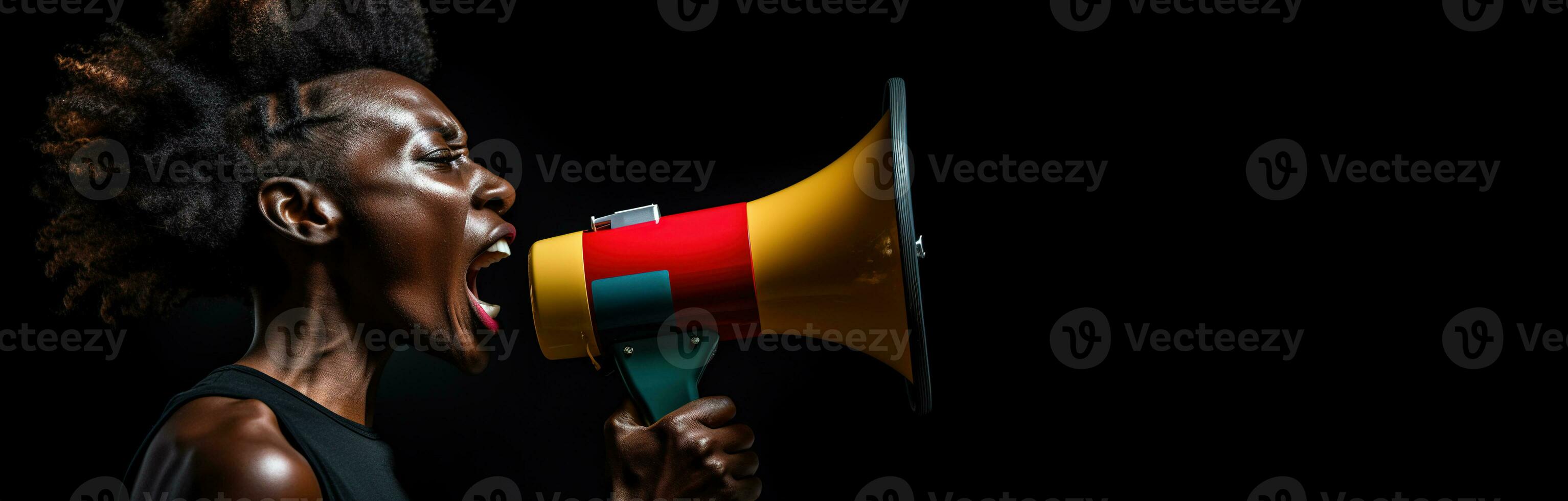 génératif ai, studio coup de africain femme en utilisant une mégaphone contre une noir arrière-plan, une puissant déclaration photo