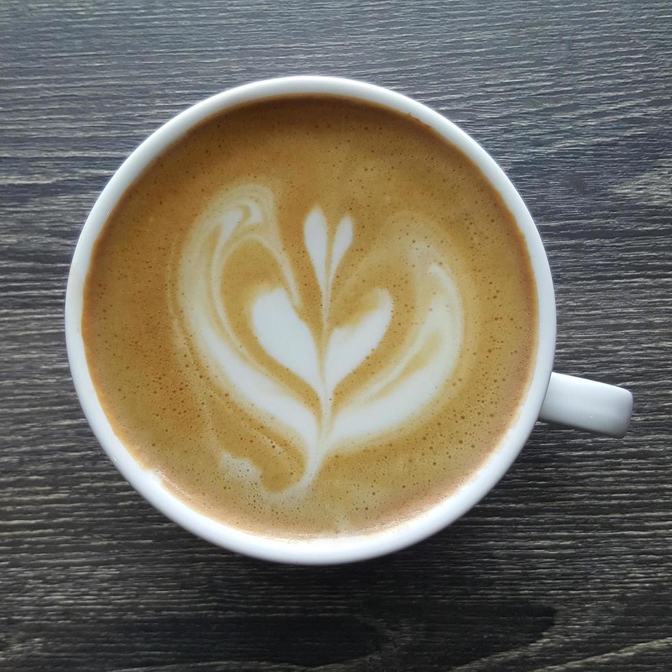 vue de dessus d'une tasse de café latte art. photo