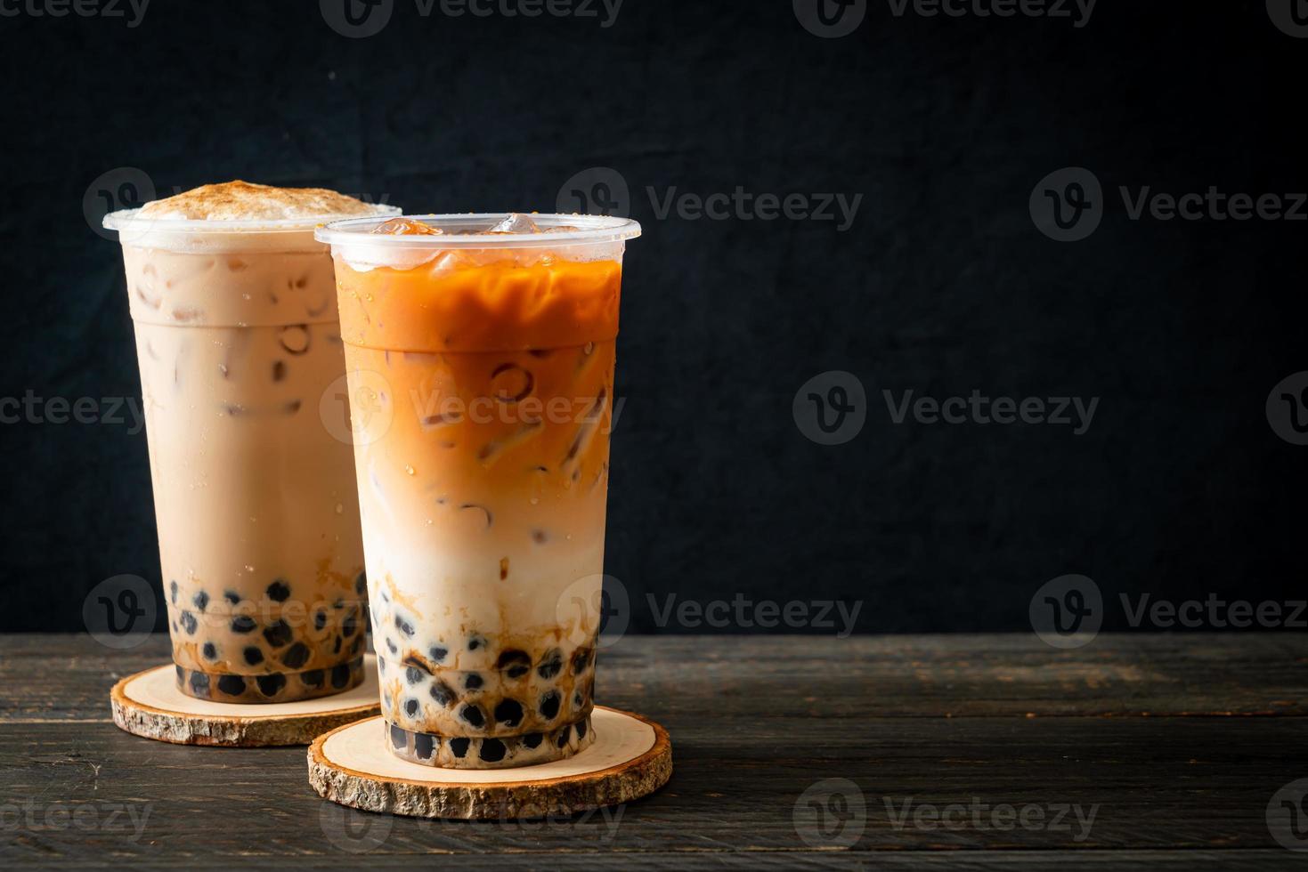 thé au lait taïwanais et thé au lait thaï avec des bulles photo