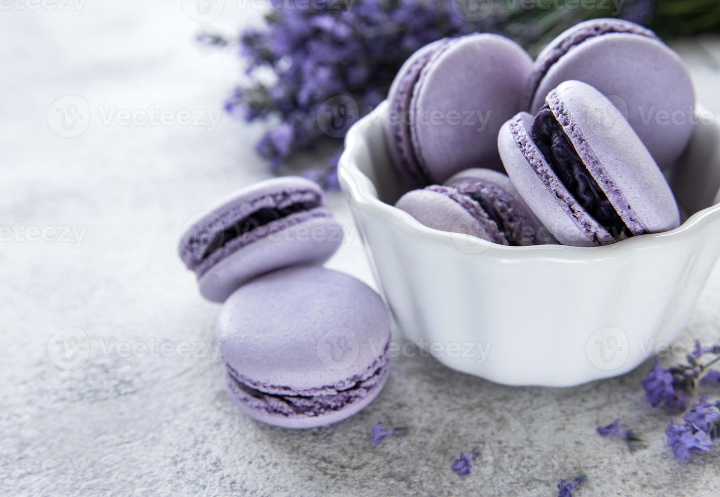 macarons français au goût de lavande photo