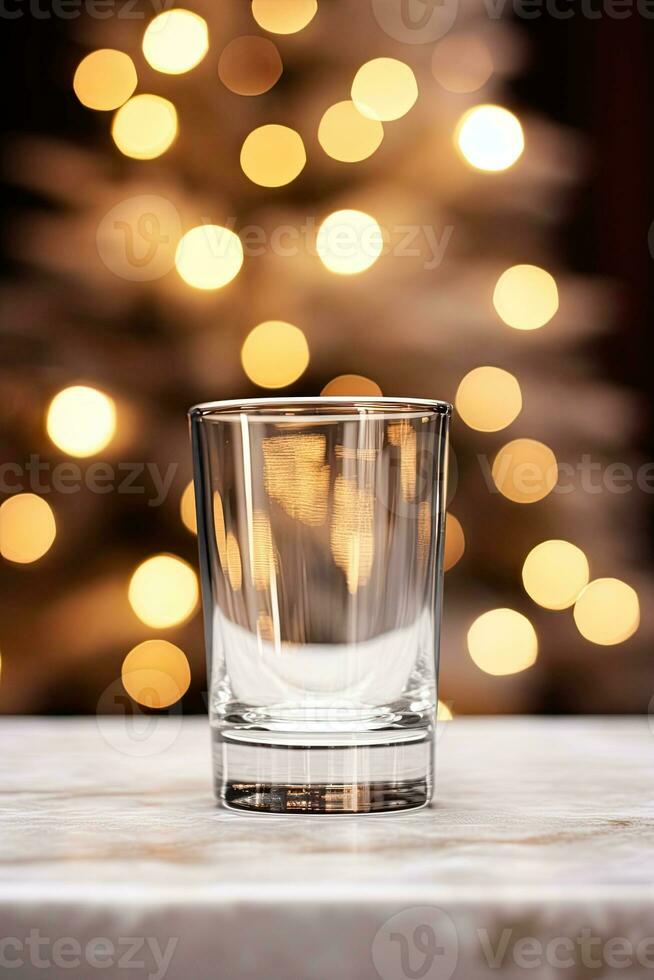Vide verre coup pour alcoolique les boissons avec brouiller Noël Contexte maquette ai généré photo