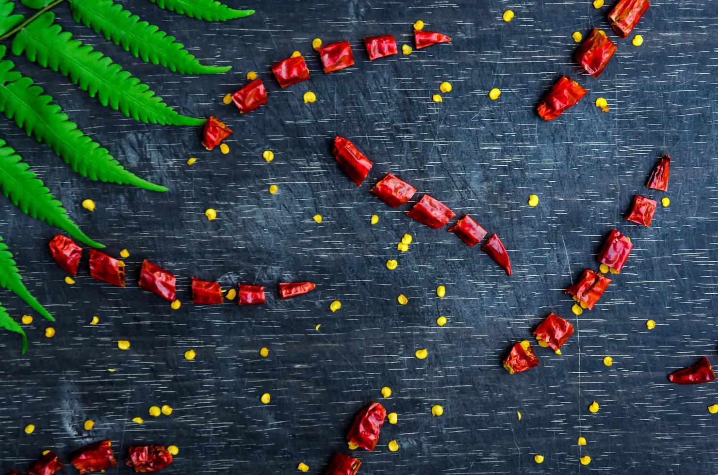 ingrédients et condiments sur le dessus de la table, ingrédients épicés thaïlandais. photo