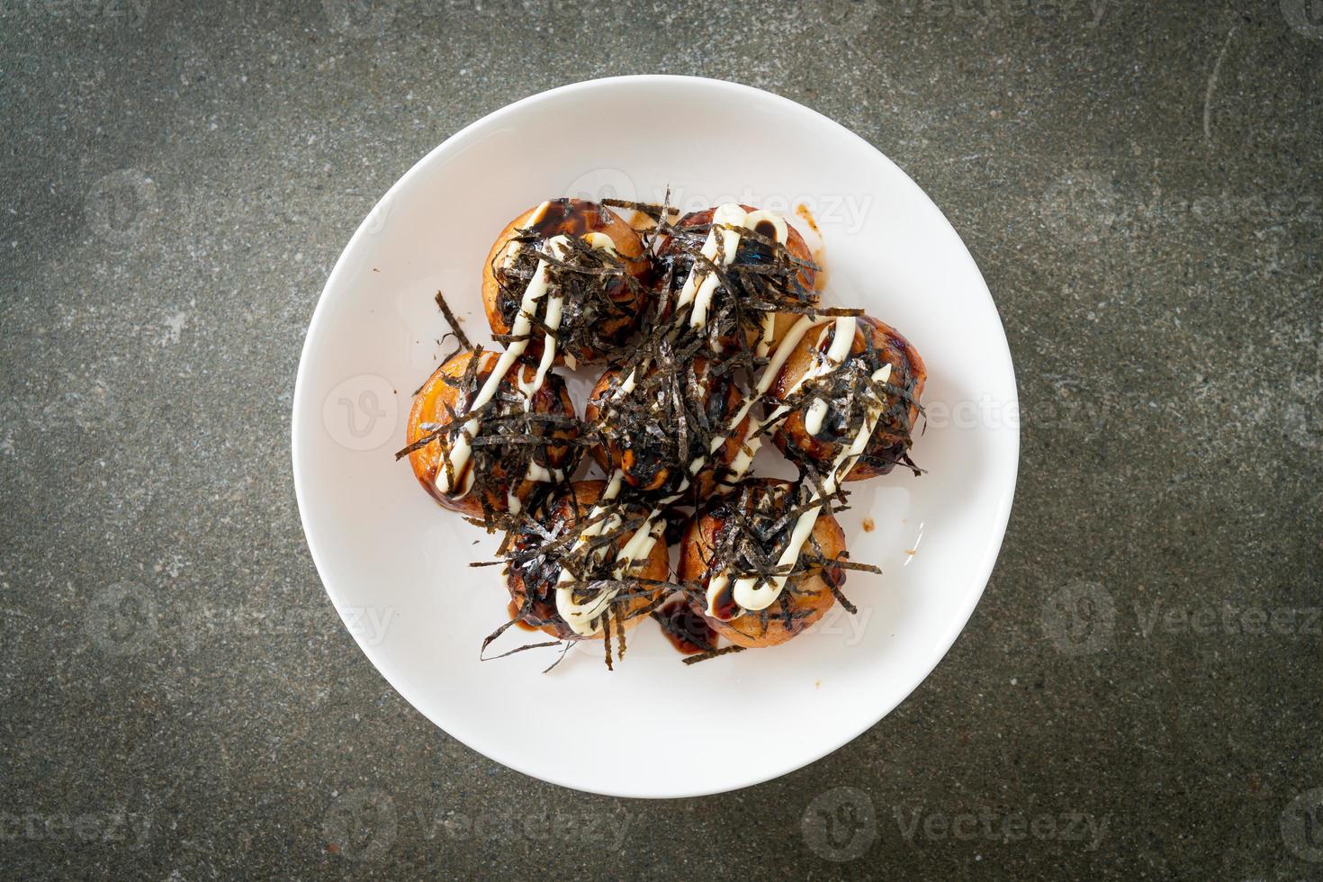 boulettes de takoyaki ou boulettes de poulpe photo