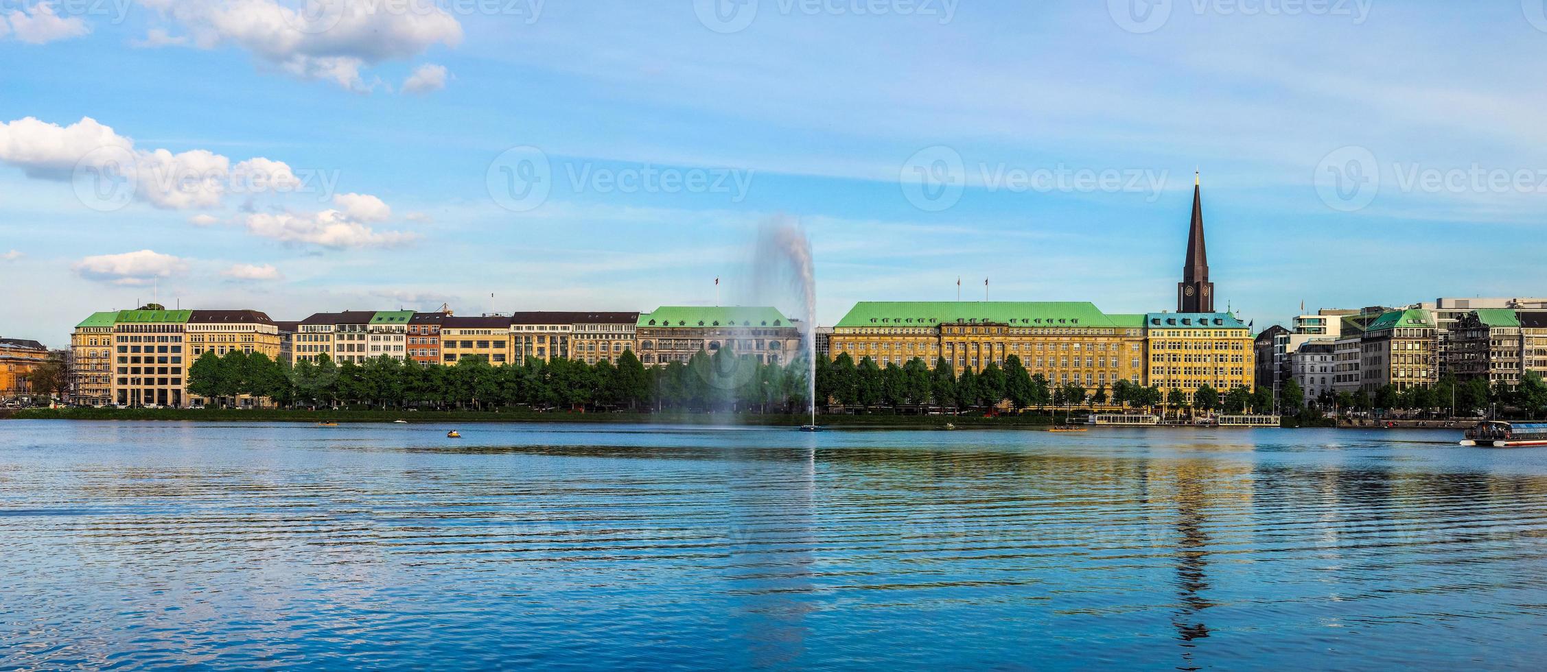 Le lac de l'Alster intérieur de Binnenalster à Hambourg photo