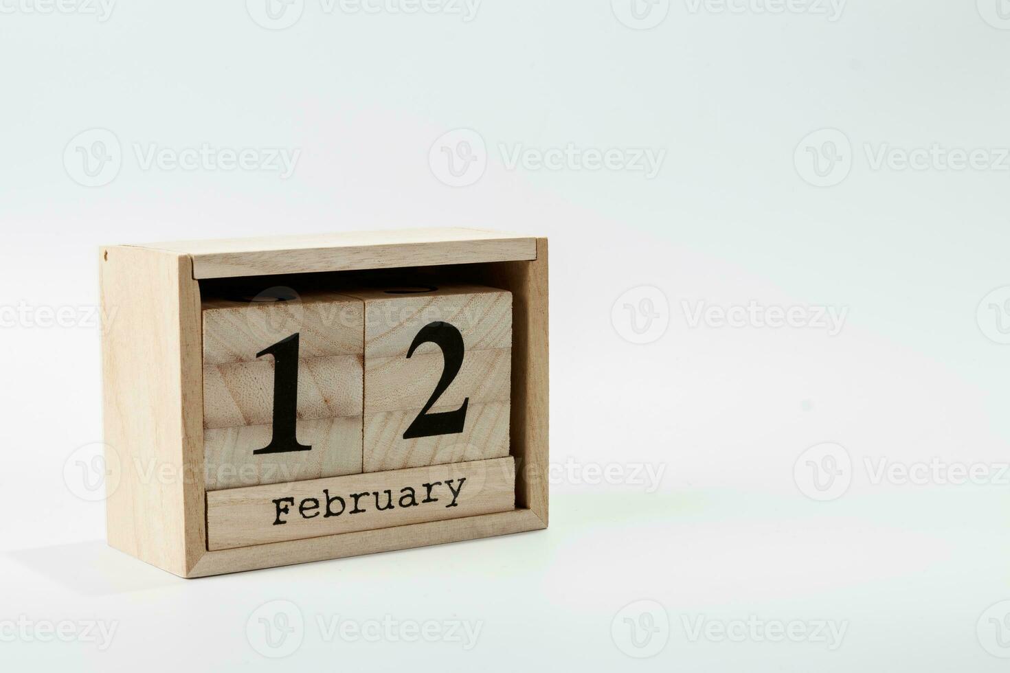 en bois calendrier février 12 sur une blanc Contexte photo