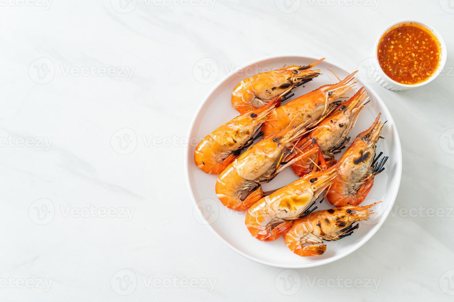 crevettes de rivière ou crevettes grillées photo