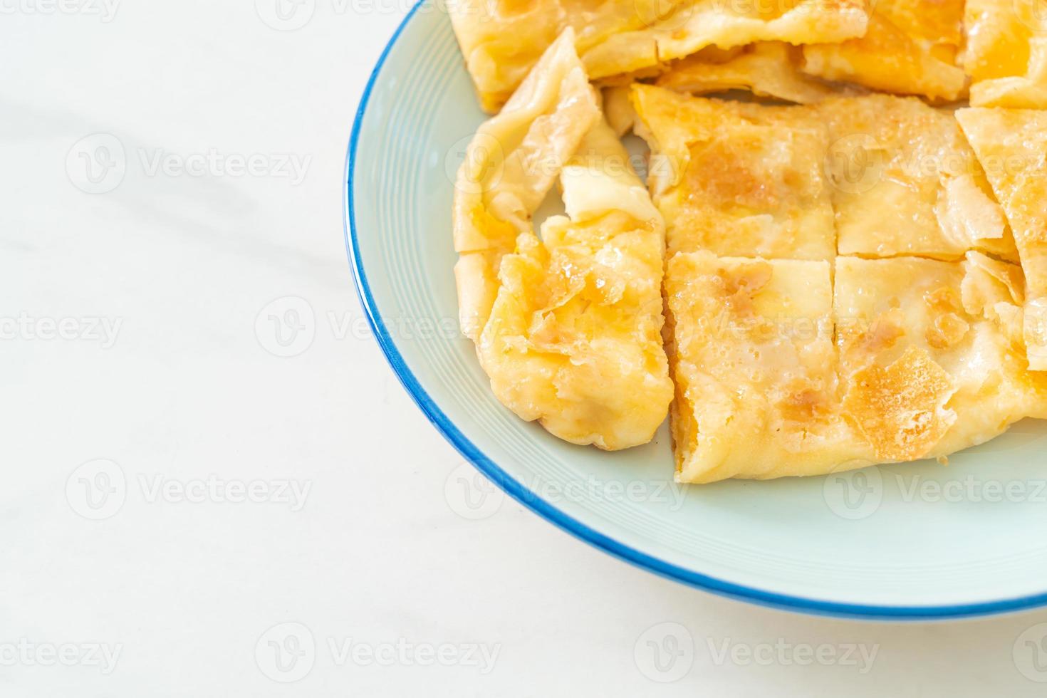 roti avec oeuf et lait concentré sucré photo