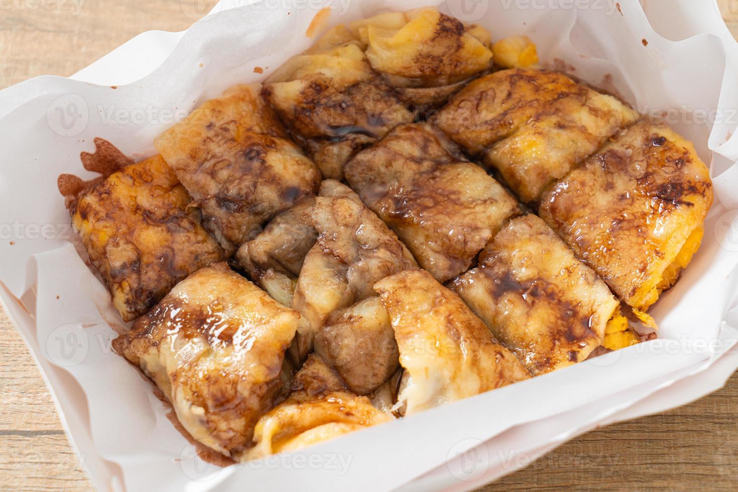 roti avec oeuf, banane et chocolat photo