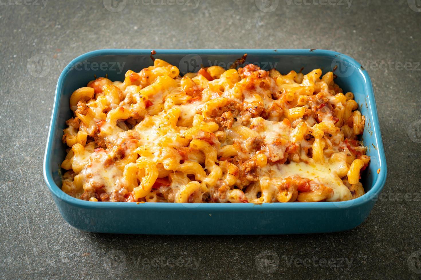 macaroni maison bolognaise au fromage photo