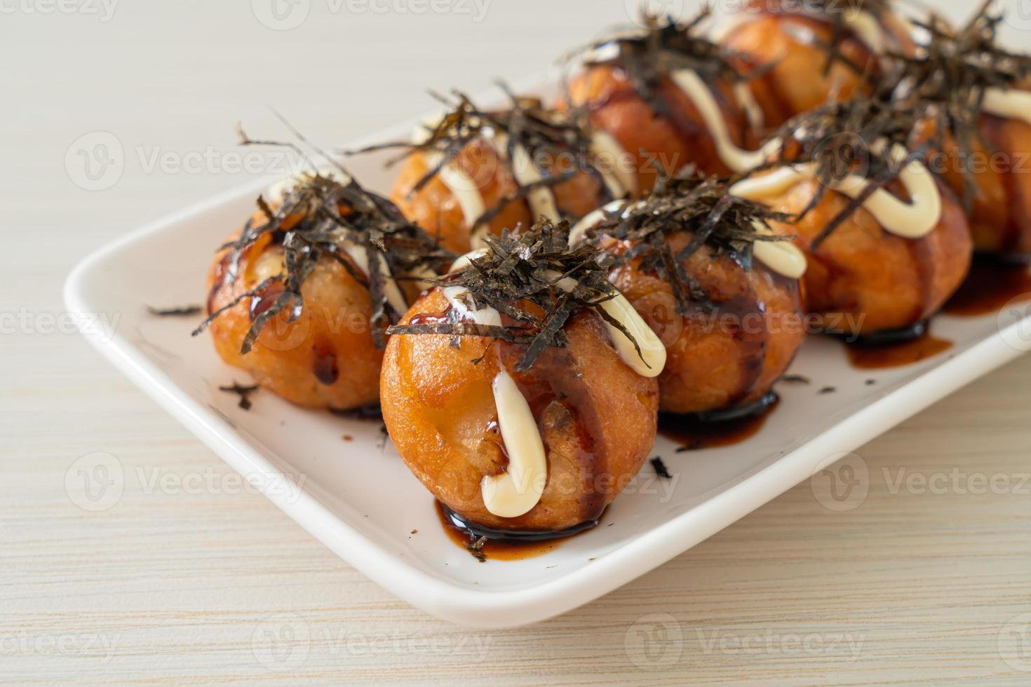 boulettes de takoyaki ou boulettes de poulpe photo
