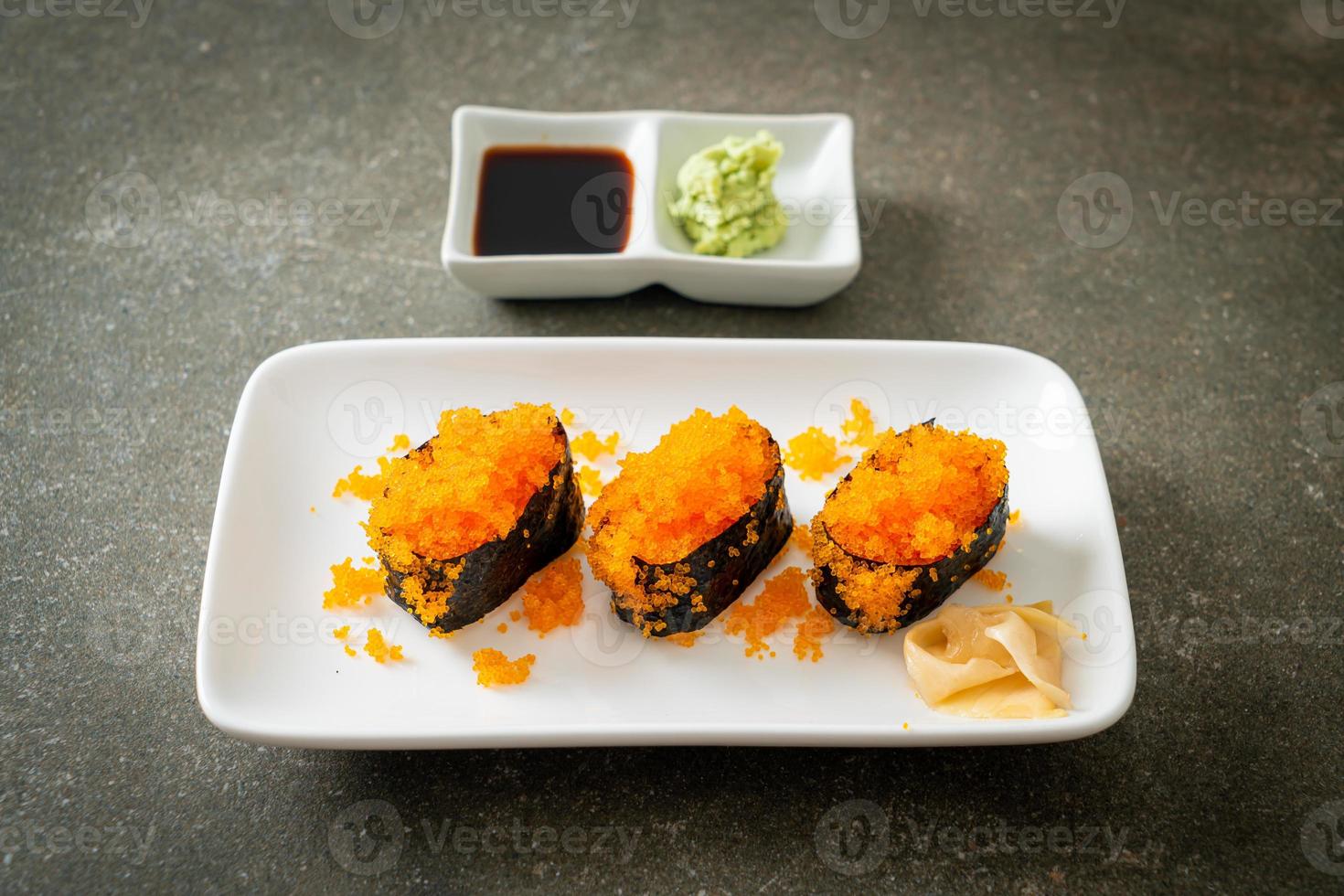 sushi ebiko ou sushi aux œufs de crevettes photo