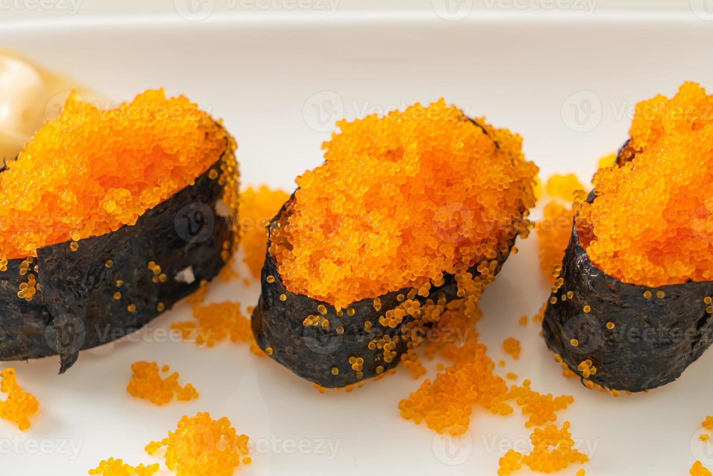 sushi ebiko ou sushi aux œufs de crevettes photo