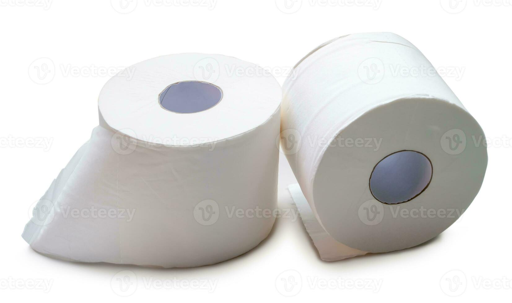 deux rouleaux de papier de soie blanc ou de serviette à utiliser dans les toilettes ou les toilettes isolés sur fond blanc avec un tracé de détourage photo