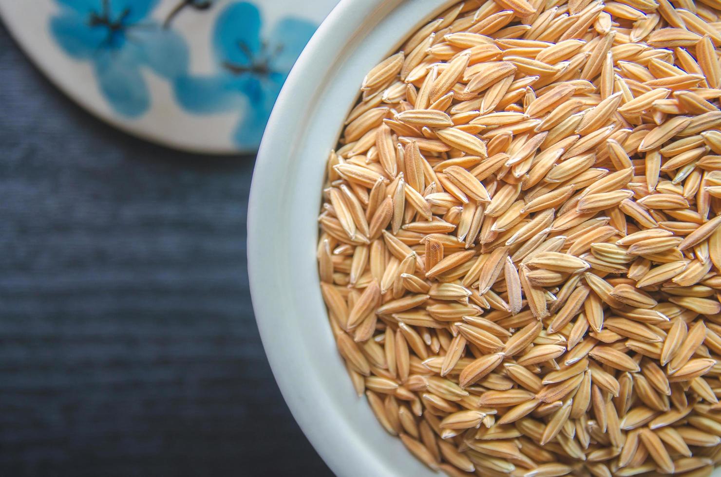 fond et papier peint par tas de riz paddy et de graines de riz. photo