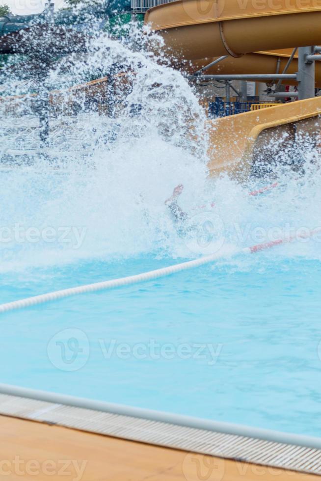 homme sur un toboggan photo