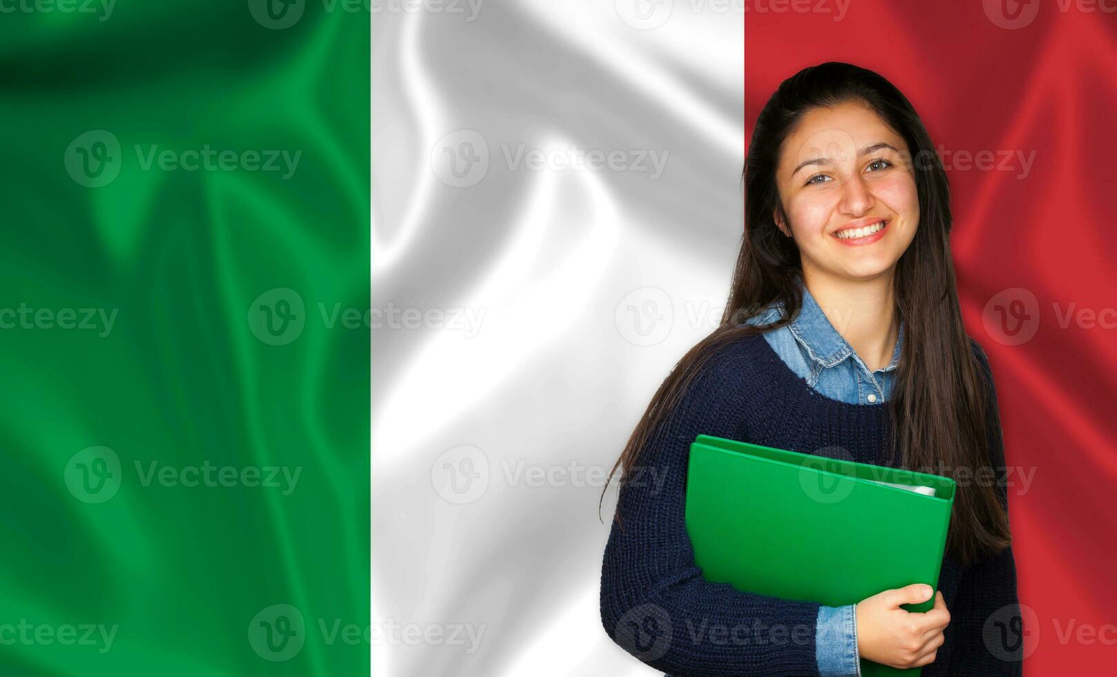 adolescent étudiant souriant plus de italien drapeau photo