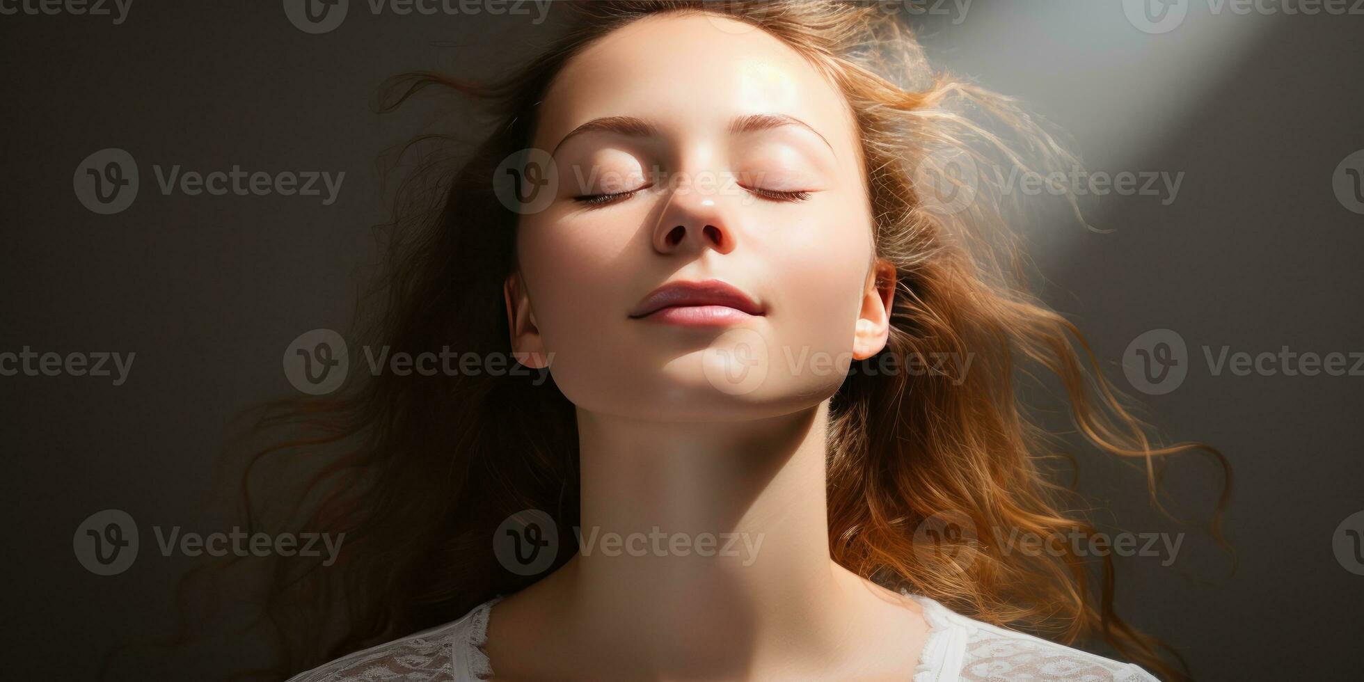 une Jeune femme avec sa yeux fermé permanent contre une lumière gris arrière-plan, génératif ai photo