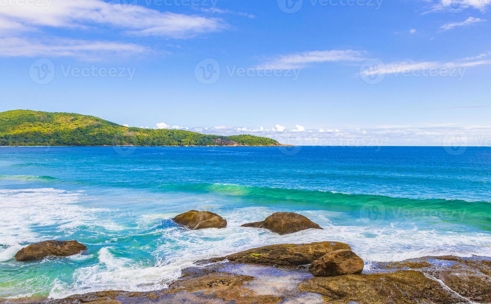 plage de praia lopes mendes sur l'île tropicale ilha grande brésil. photo