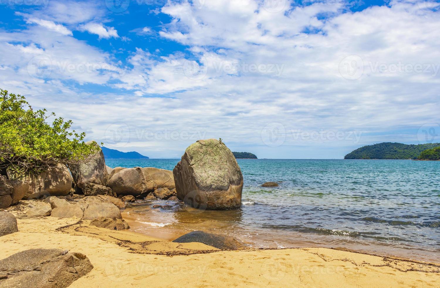 grande île tropicale ilha grande praia de palmas beach brésil. photo