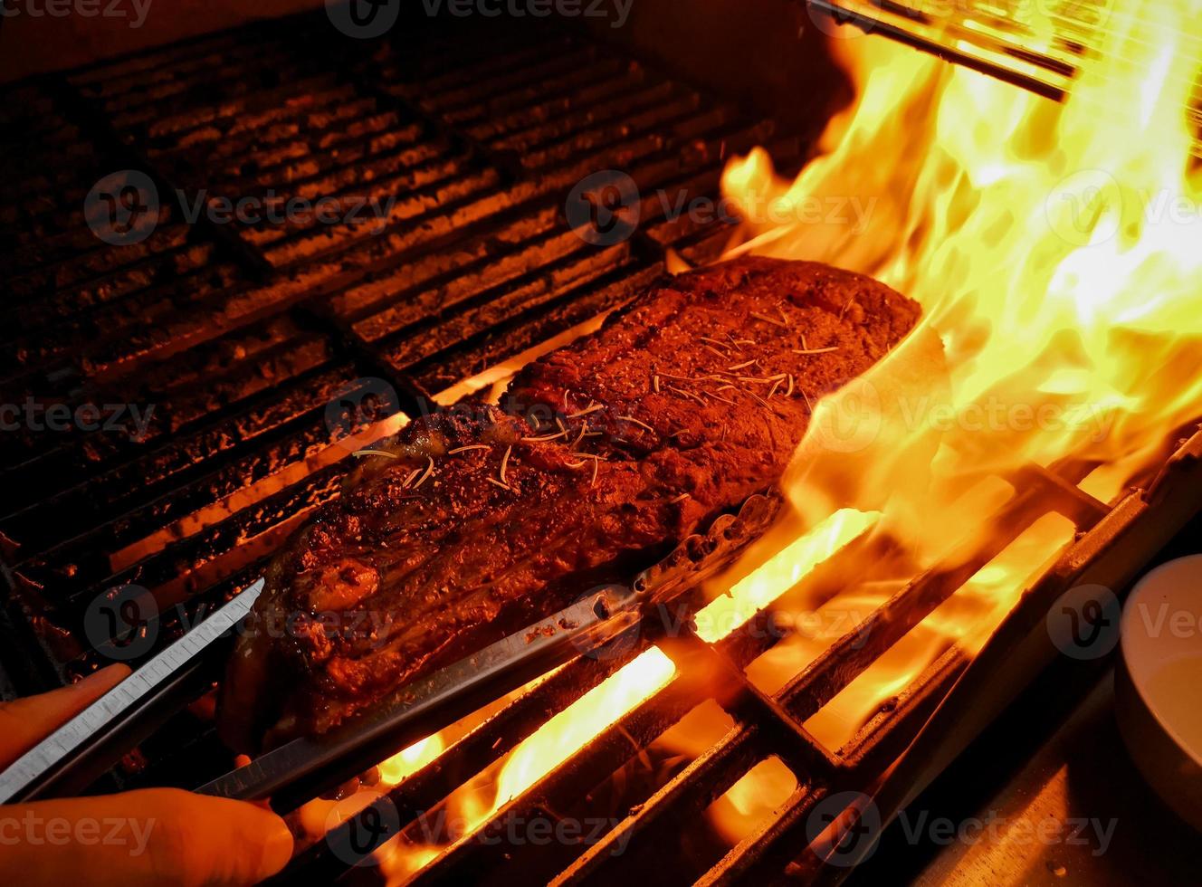 bifteck d'aloyau grillé photo