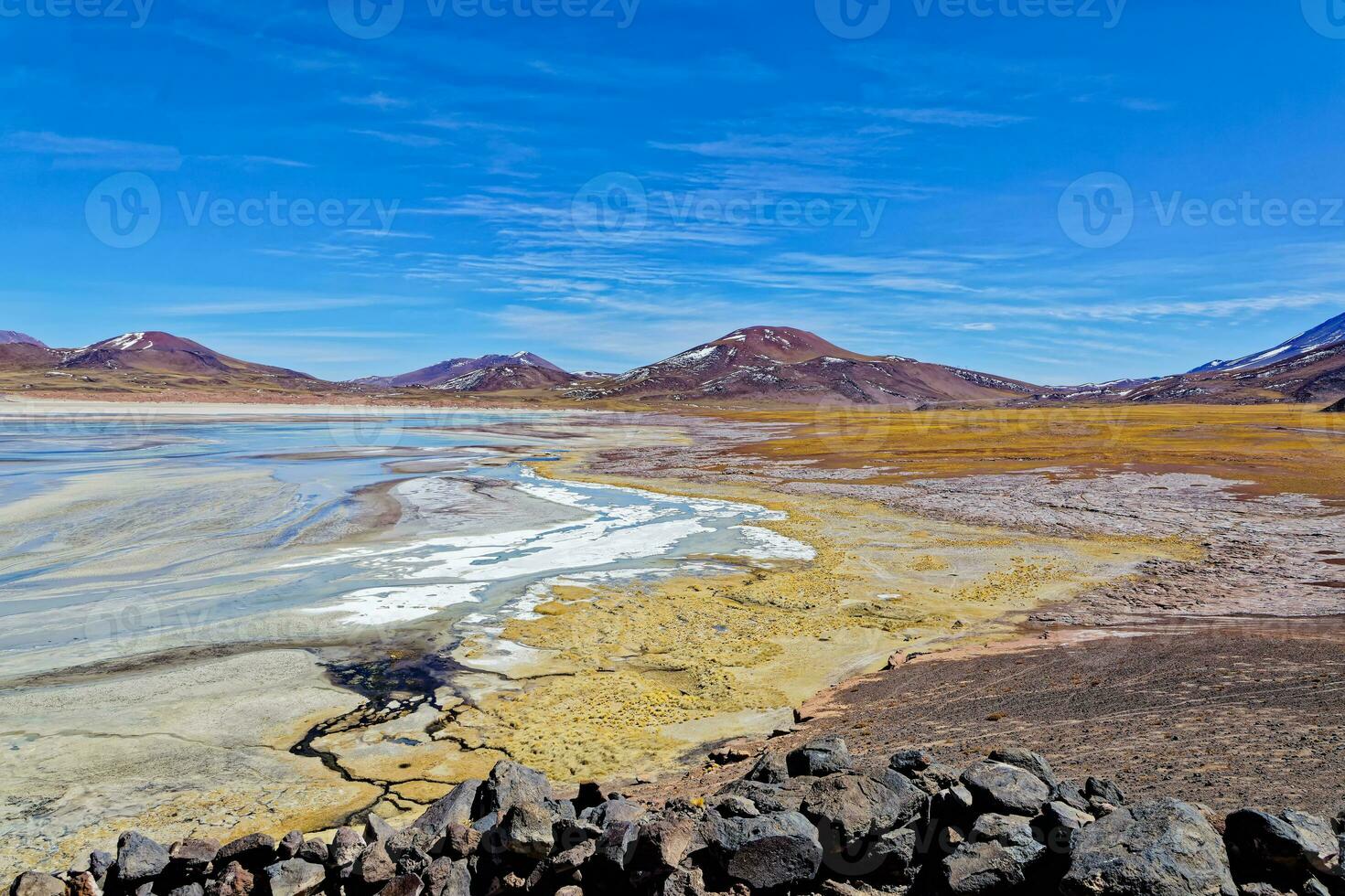 salar de aguas calientes point de vue - atacama désert - san pedro de atacama. photo