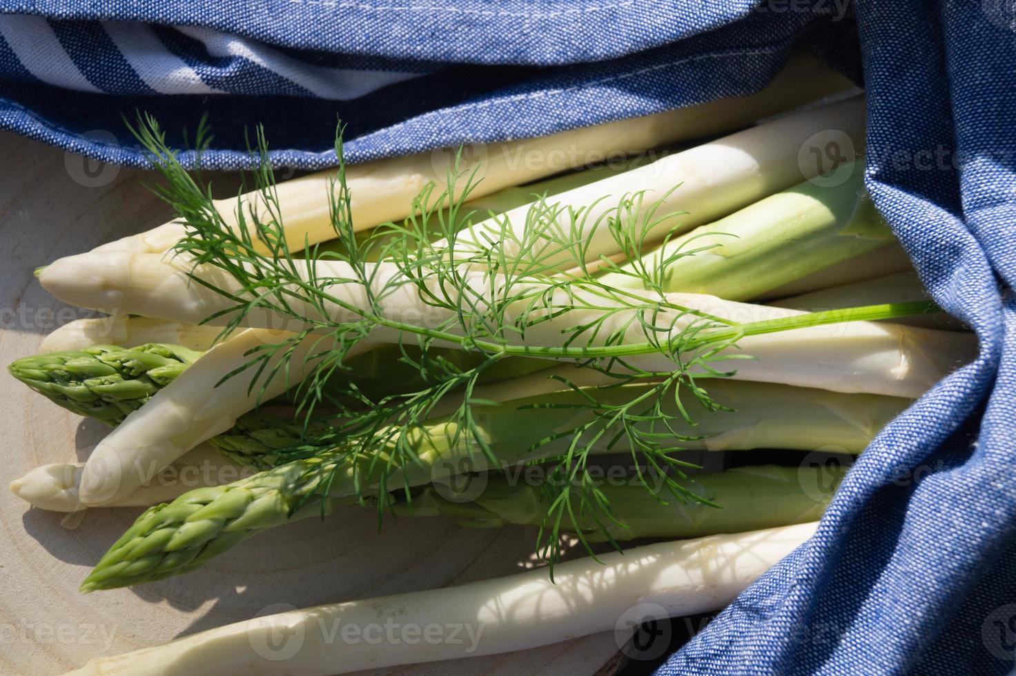 asperges officinalis un légume de saison photo