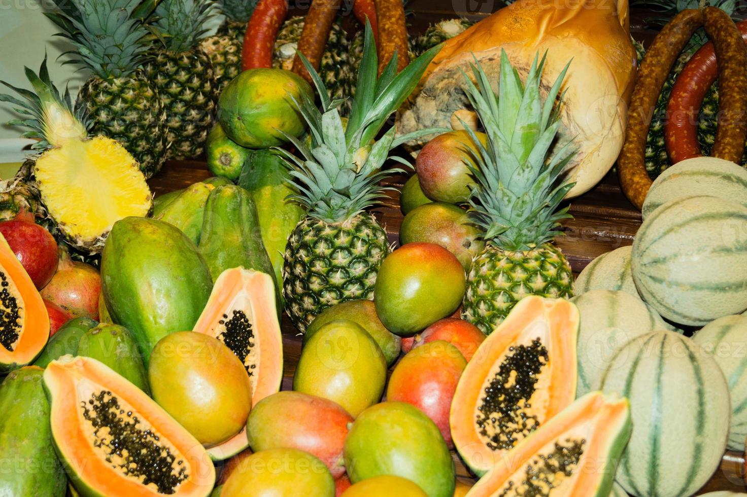 papaye et autres fruits sur un marché photo