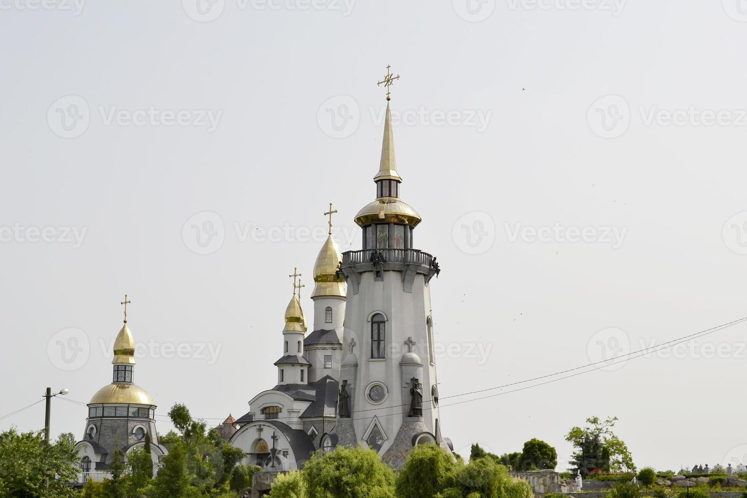 tour d'une église chrétienne photo