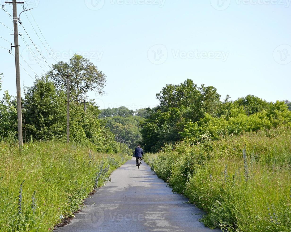 route goudronnée vide à la campagne photo