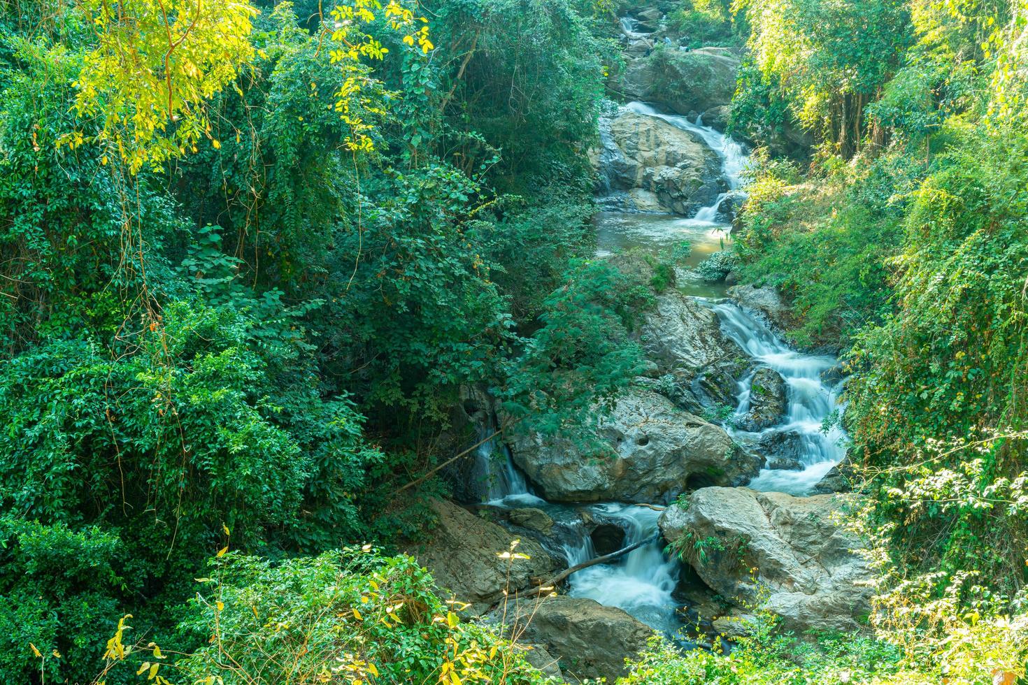 cascade mae sa en thaïlande photo