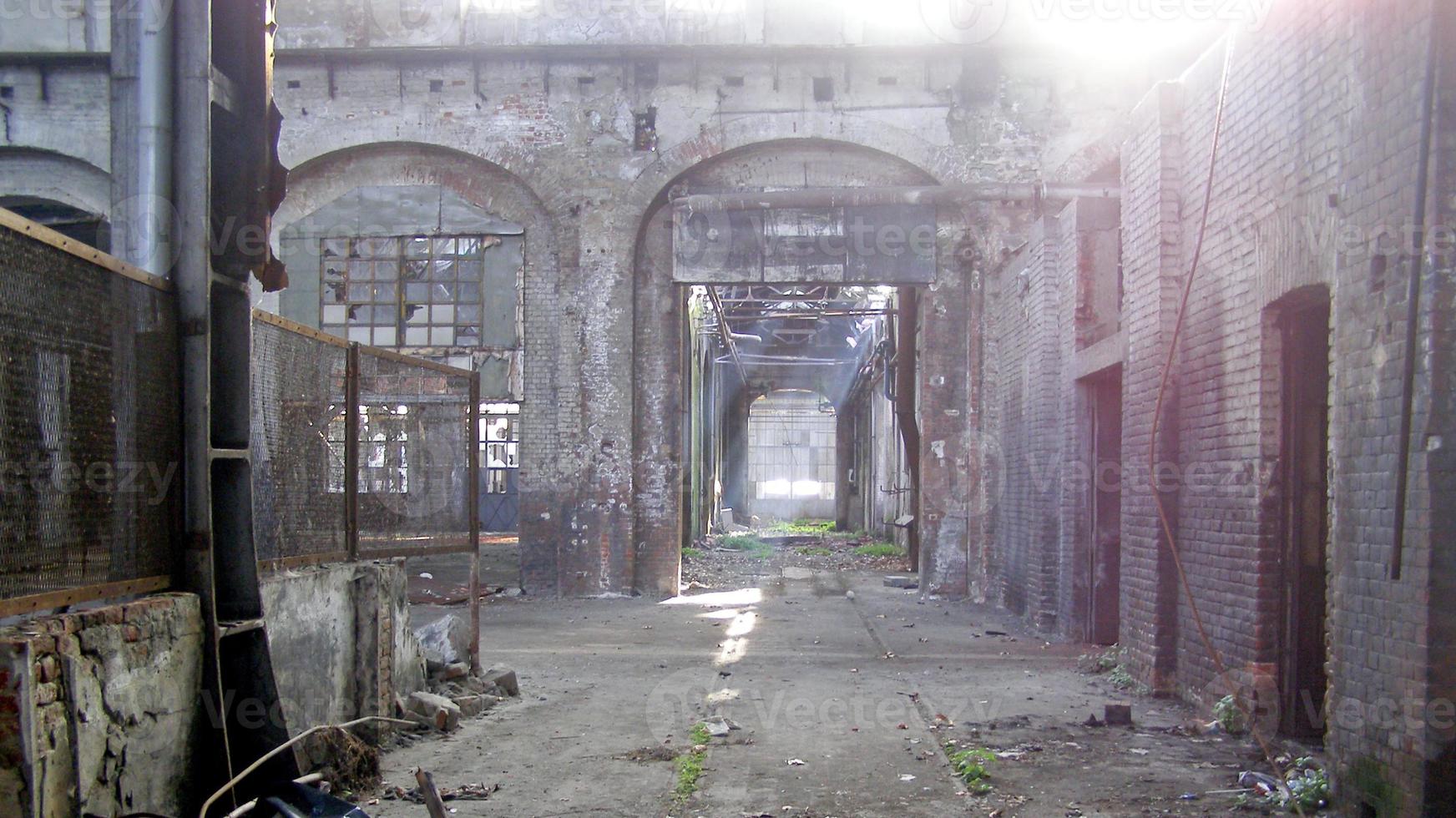 Ruines de l'atelier de réparation de train ogr officine grandi riparazioni à turin, italie photo