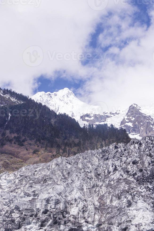 meili snow mountain kawa karpo situé dans la province du yunnan, chine photo