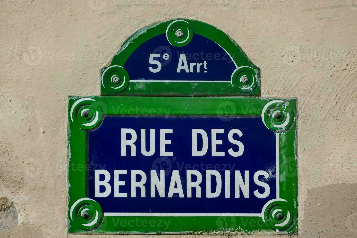 une rue signe cette dit rue des bernardins photo