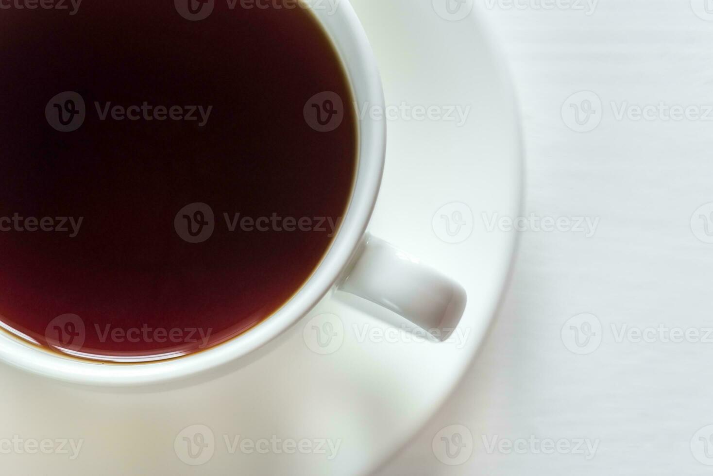 tasse de thé sur le blanc Contexte photo