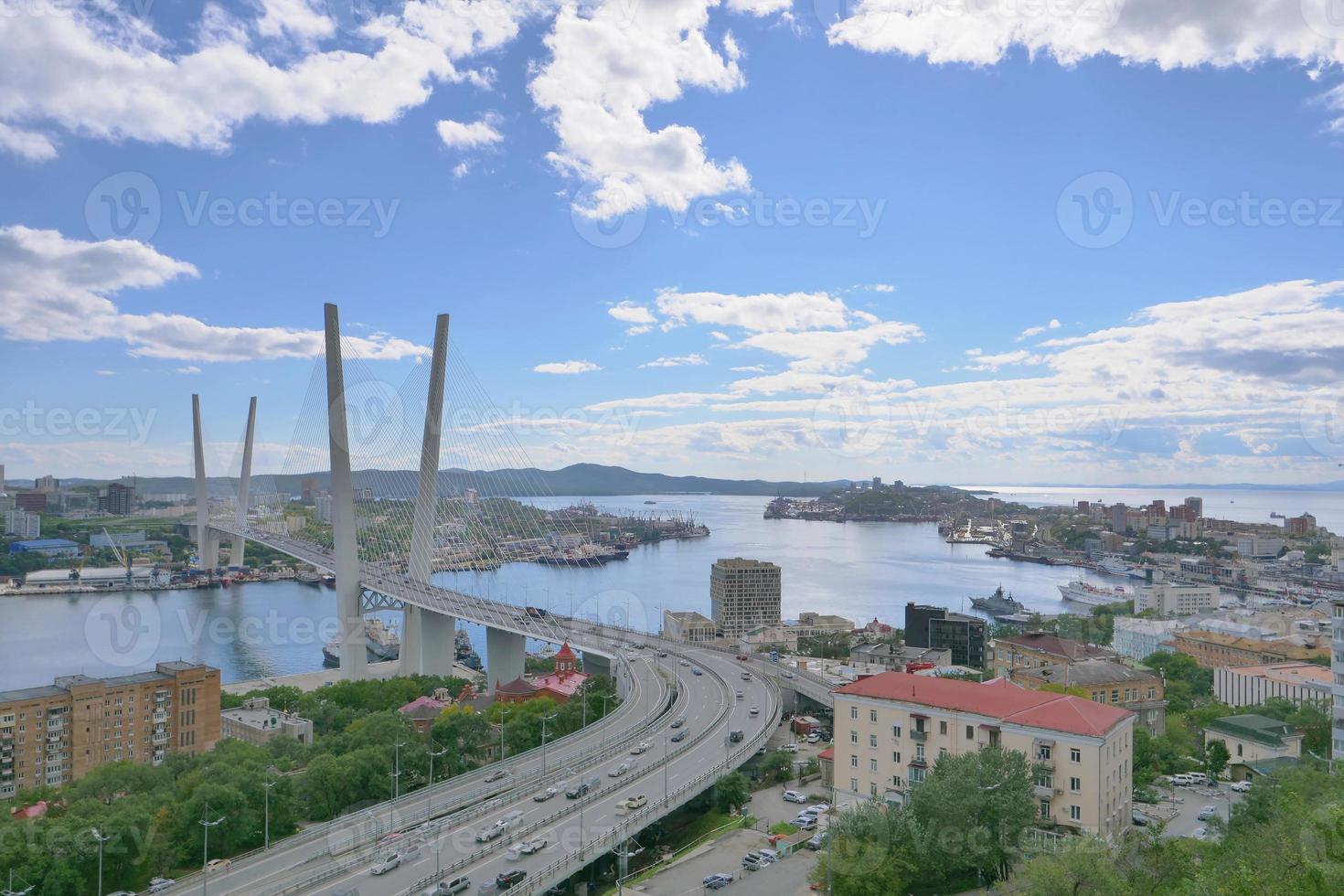 Pont d'or du paysage marin de vladivostok à vladivostok russie photo