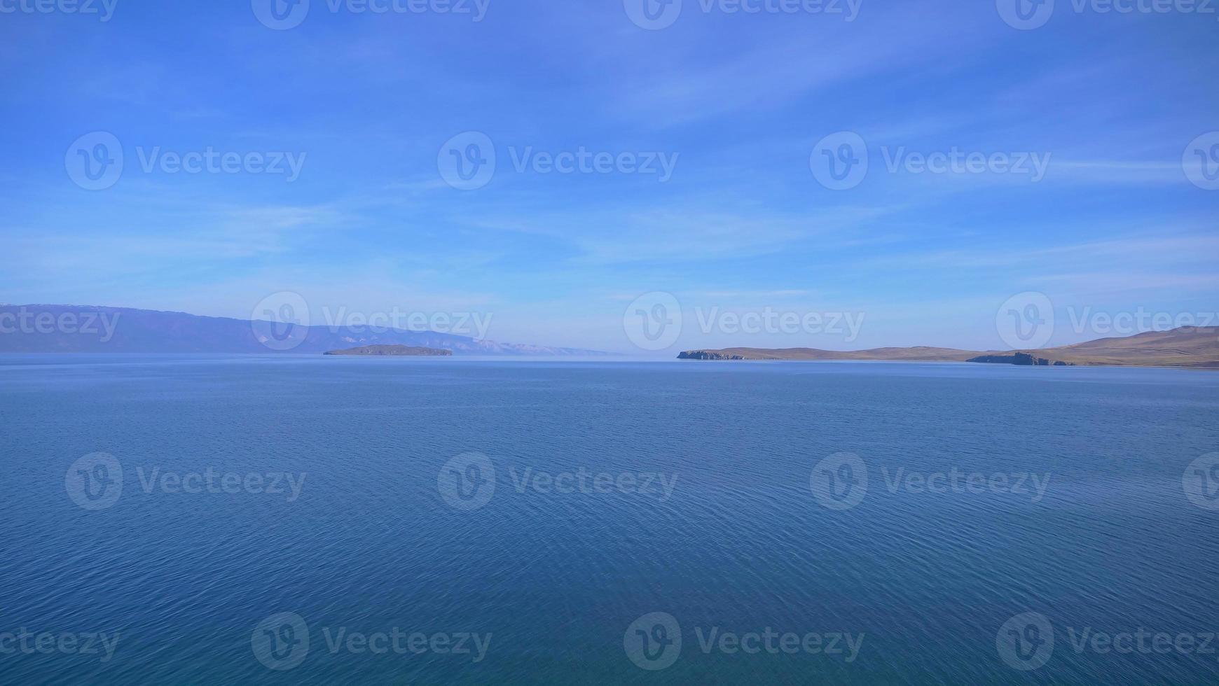 île du lac baïkal olkhon par une journée ensoleillée, irkutsk russie. photo