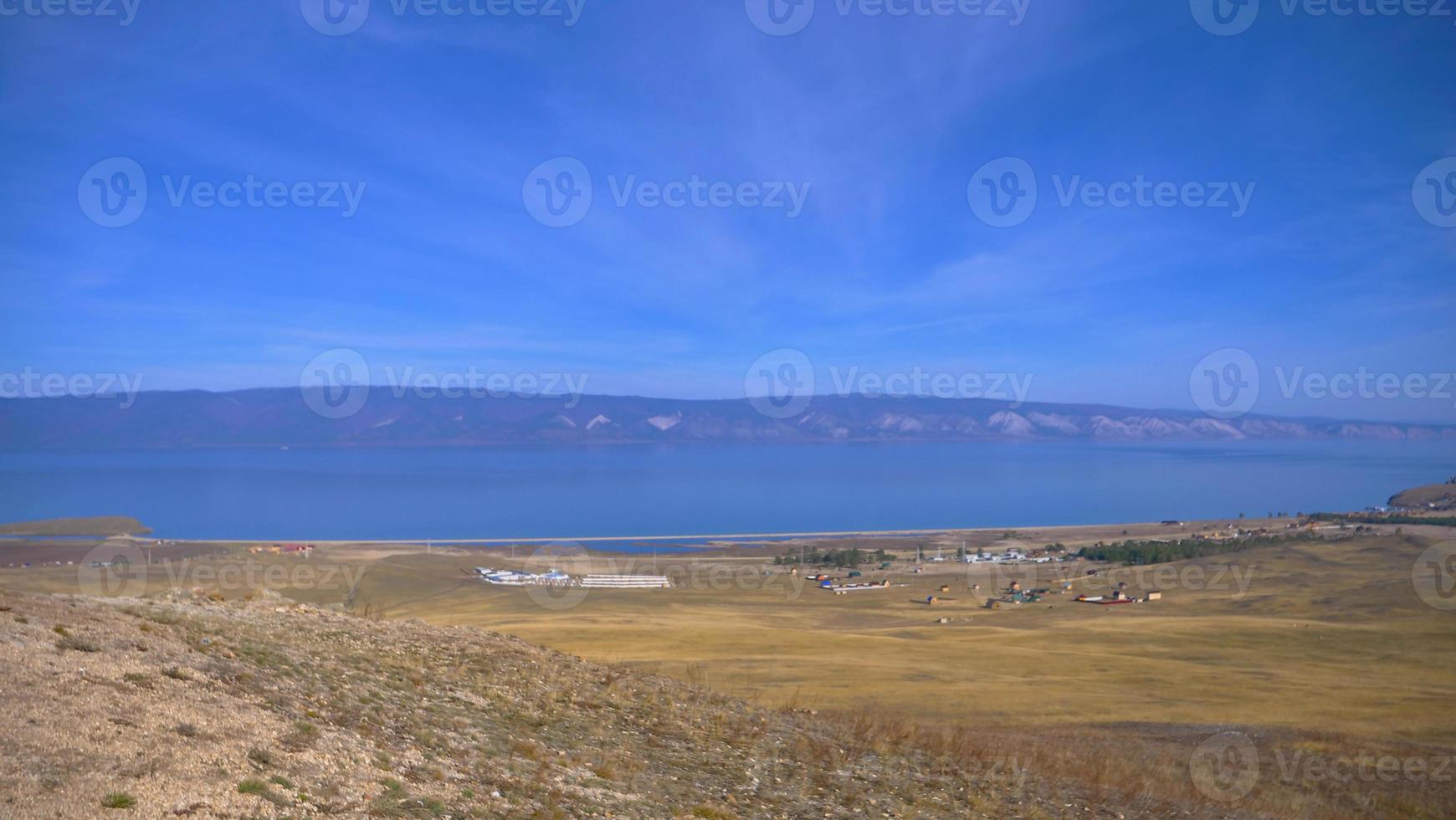 île du lac baïkal olkhon par une journée ensoleillée, irkutsk russie. photo