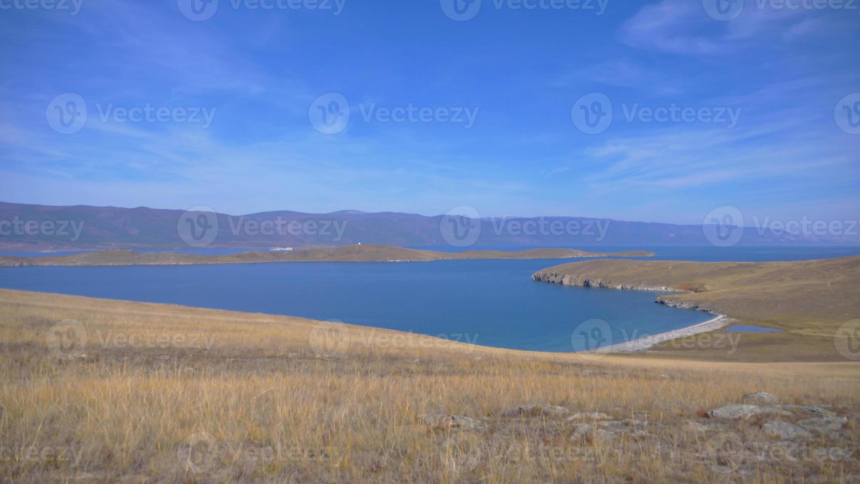 île du lac baïkal olkhon par une journée ensoleillée, irkutsk russie. photo