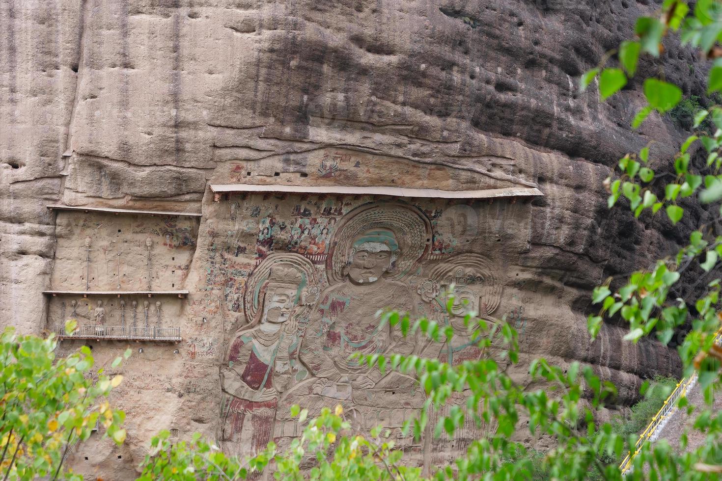 La peinture en relief de la grotte du temple la shao à tianshui wushan chine photo