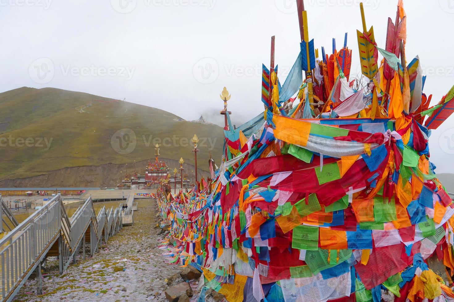 Temple bouddhiste tibétain dans la province de Laji Shan Qinghai Chine photo