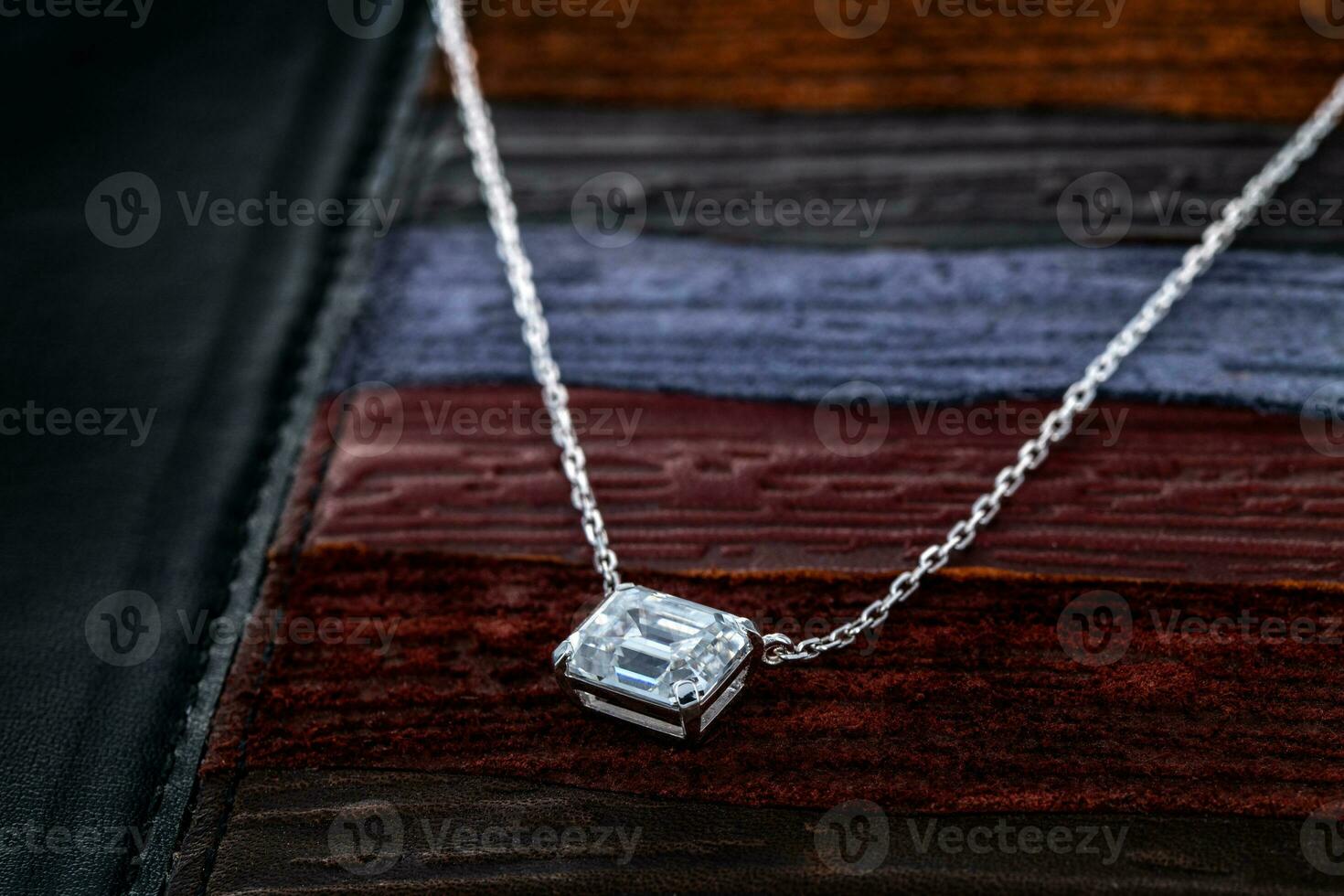 blanc or diamant pendentif Collier photo