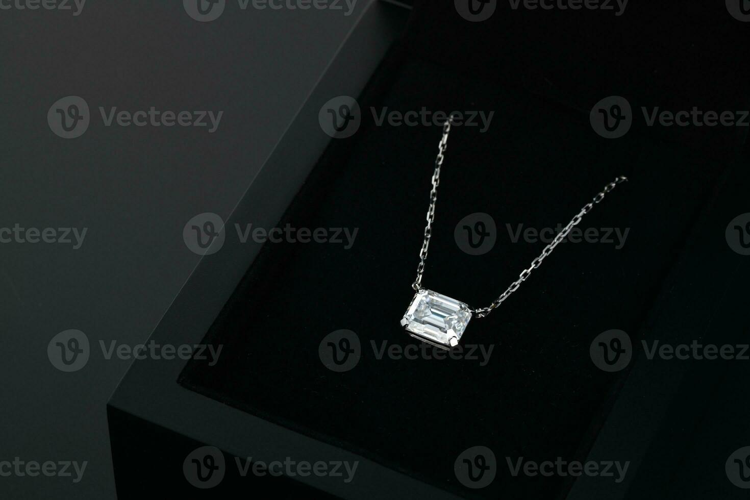 blanc or diamant pendentif Collier photo