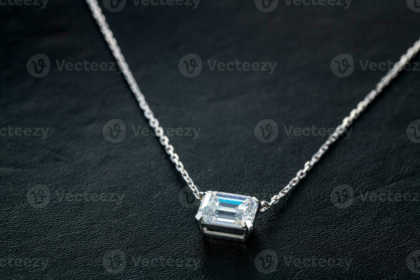 blanc or diamant pendentif Collier photo