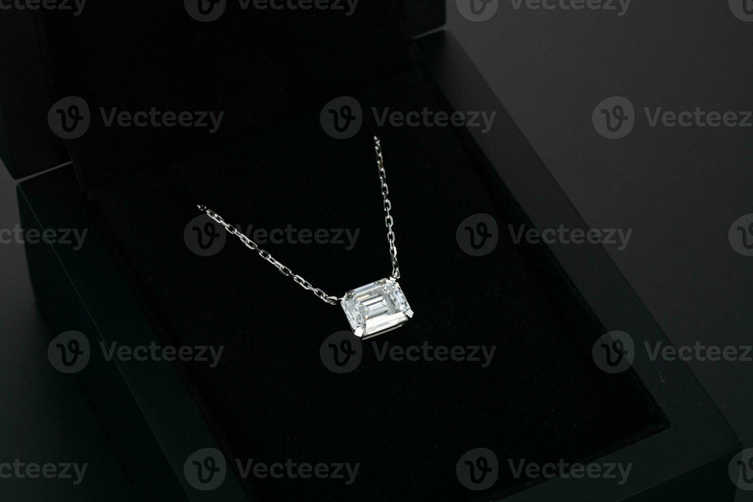 blanc or diamant pendentif Collier photo