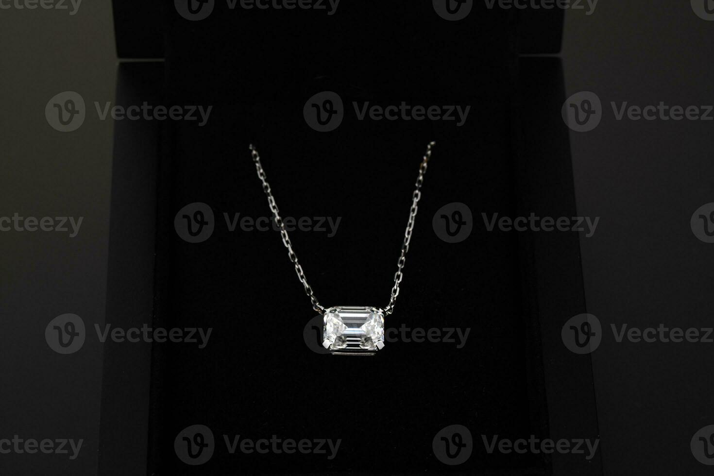 blanc or diamant pendentif Collier photo